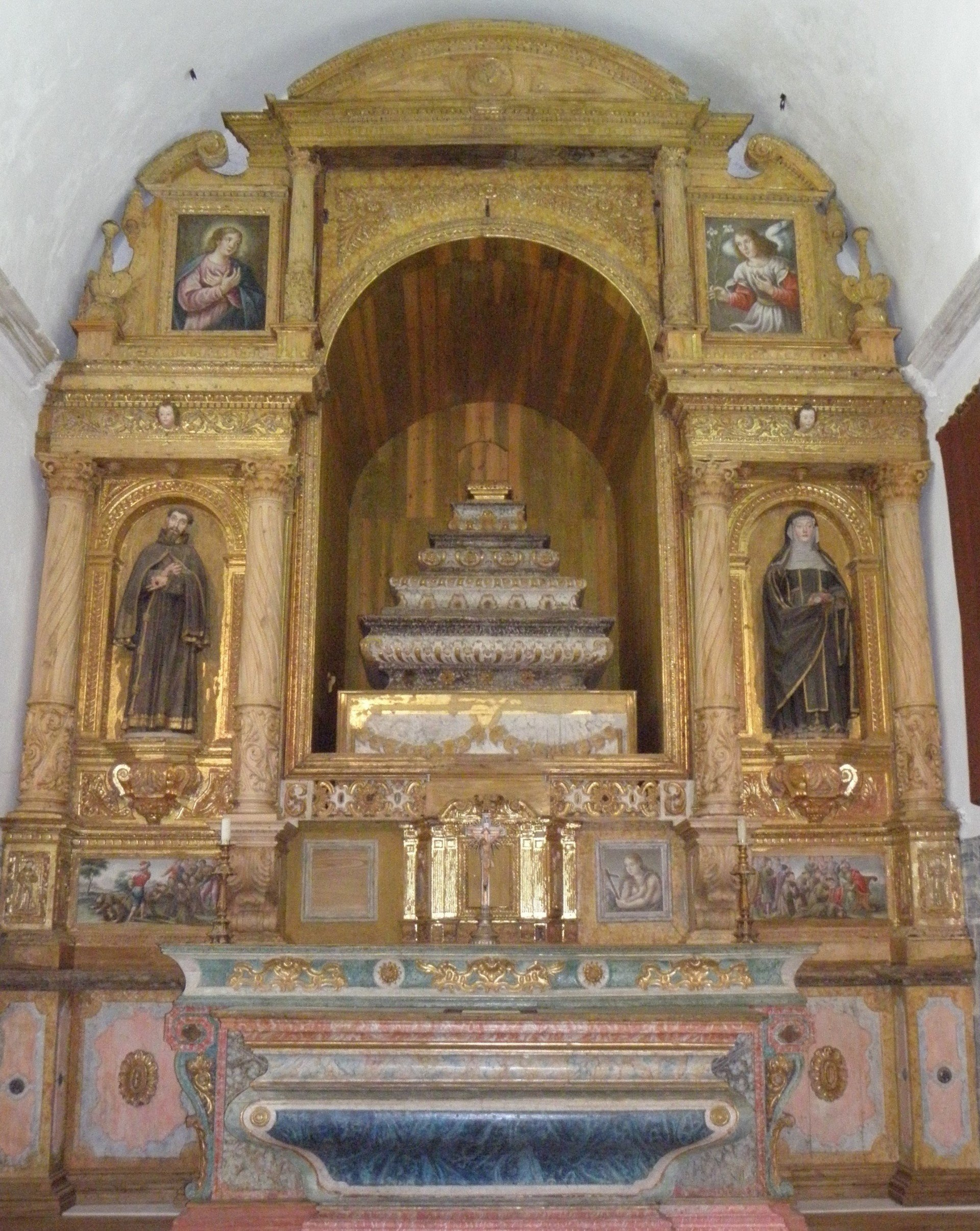 Retábulo em talha dourada