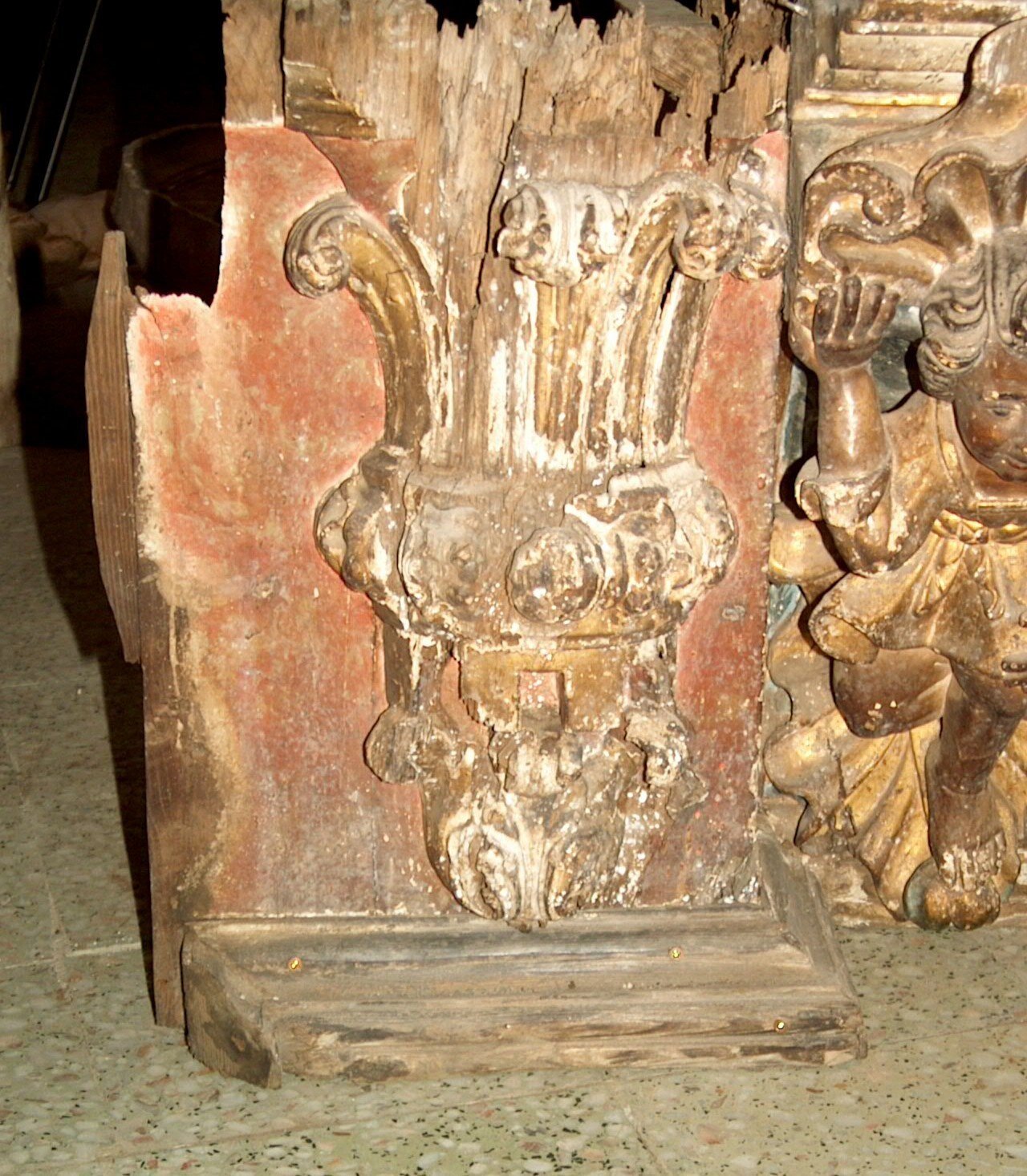 Ambão — pormenor da douradura
