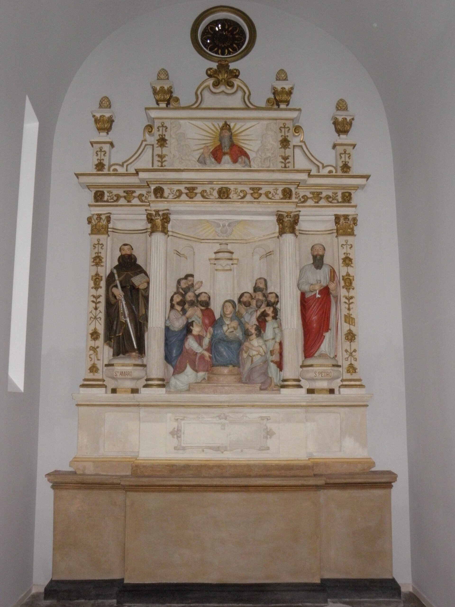 Retábulo lítico — pormenor da douradura